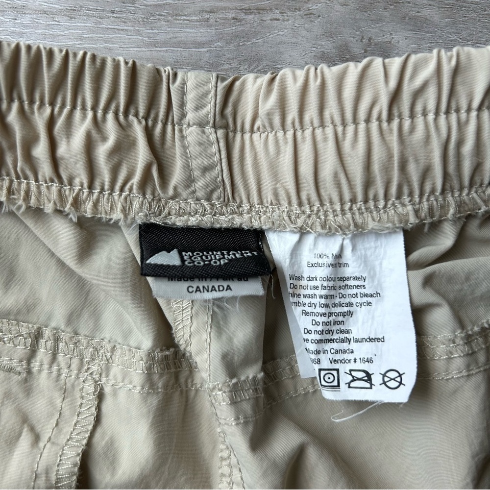 MEC Nylon Elastic Waist Straight Leg Tan Colour Outdoor Pants Made in Canada - Picture 9 of 16